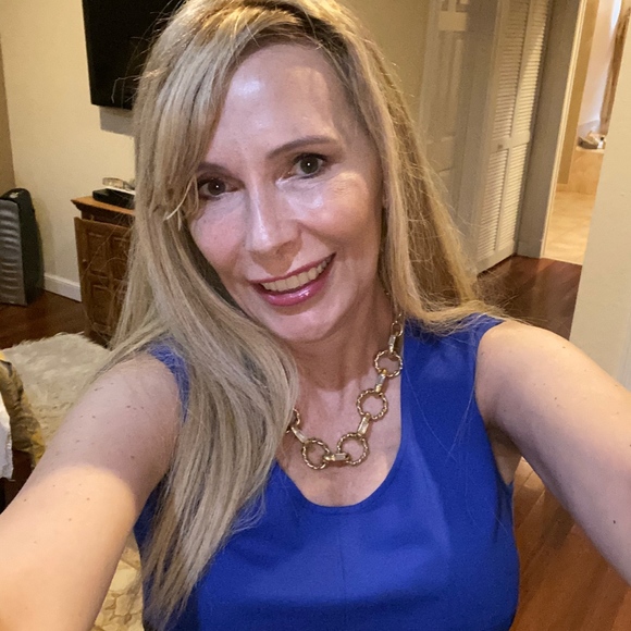 Meet your Posher, Debbie - Picture 2 of 2